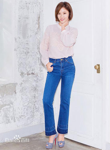 黄正音(Hwang Jung Eum)代言素颜照壁纸