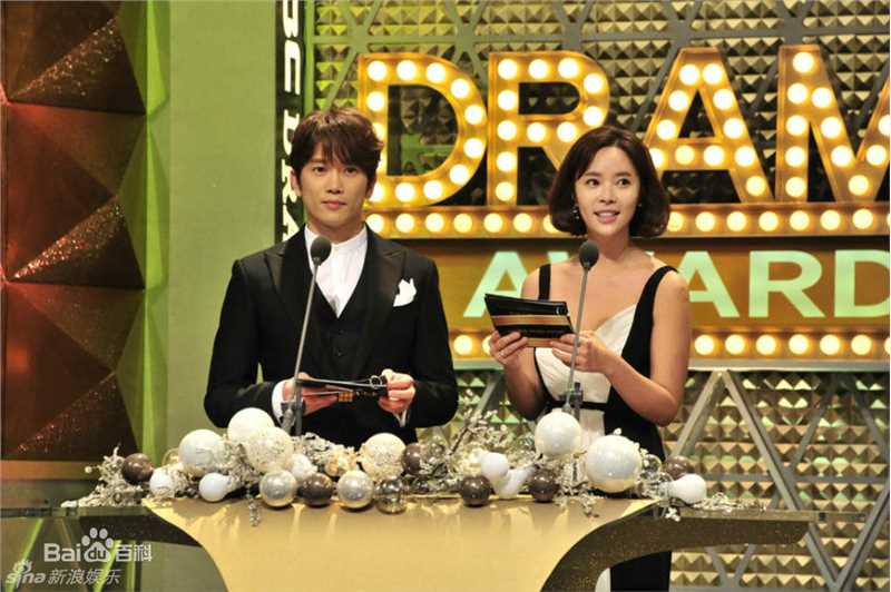 黄正音(Hwang Jung Eum)获奖前后照片