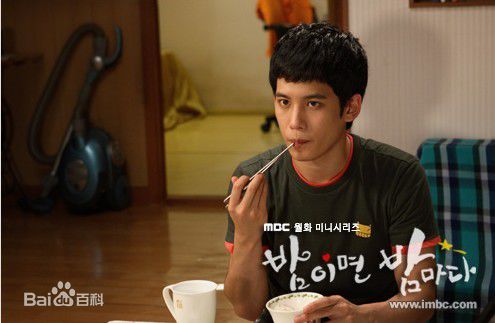 朴基雄(，Park Ki Woong，パク ギウン)《每天夜晚》最优质海报相册