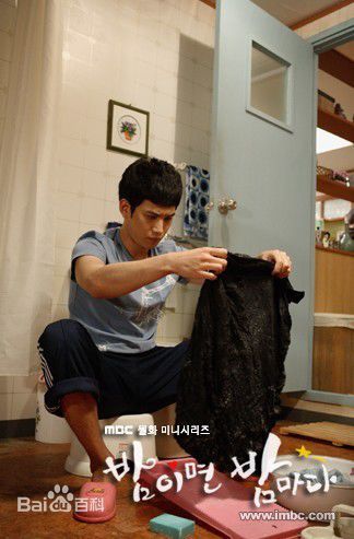 朴基雄(，Park Ki Woong，パク ギウン)《每天夜晚》最优质海报相册