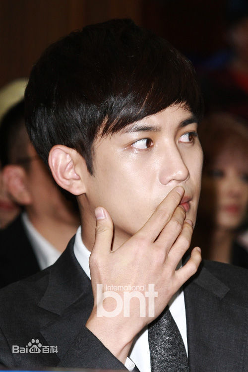 朴基雄(，Park Ki Woong，パク ギウン)出席大韩民国韩流大奖颁奖典礼前后照片