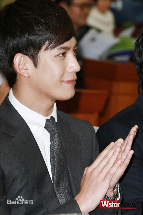 朴基雄(，Park Ki Woong，パク ギウン)出席大韩民国韩流大奖颁奖典礼前后照片