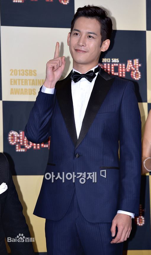 最全朴基雄(，Park Ki Woong，パク ギウン)在《心跳》获奖新闻图中的壁纸