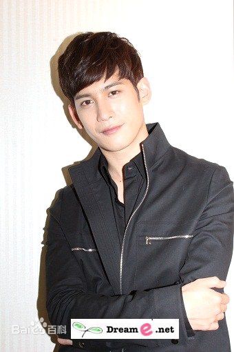 最全朴基雄(，Park Ki Woong，パク ギウン)在《VOGUE》4月号中的壁纸