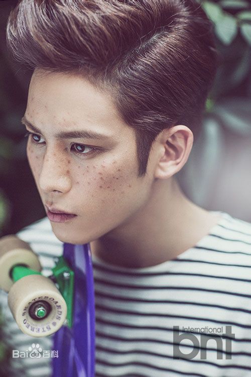 最全朴基雄(，Park Ki Woong，パク ギウン)在《VOGUE》4月号中的壁纸