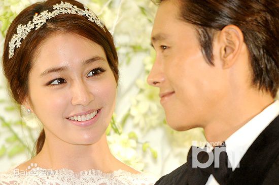 李珉廷()李秉宪婚礼素颜照相册