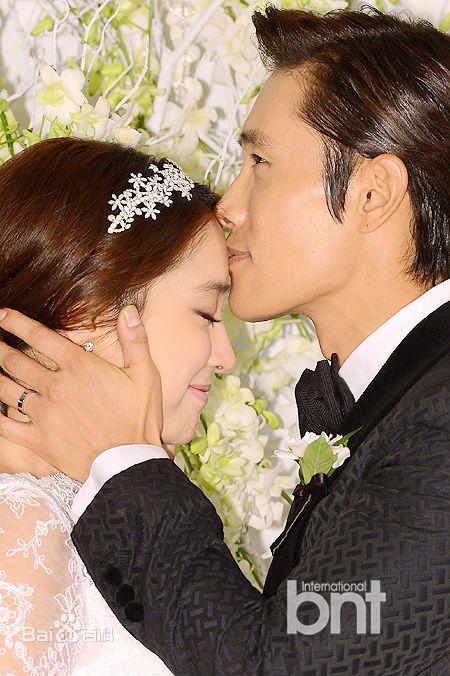 李珉廷()李秉宪婚礼素颜照相册