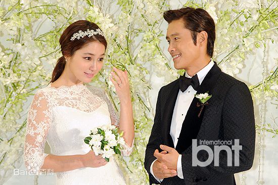 李珉廷()李秉宪婚礼素颜照相册