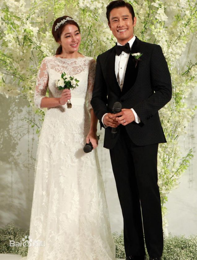 李珉廷()李秉宪婚礼素颜照相册