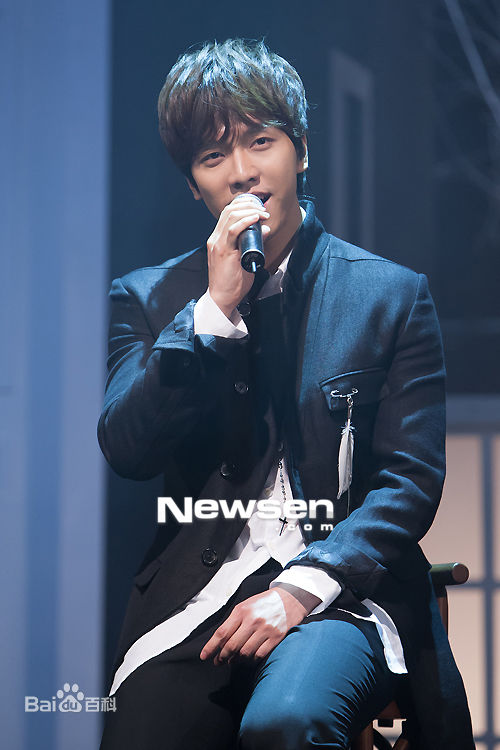 李昇基(Lee Seung Gi、イ·スンギ)公演现场生活照相册