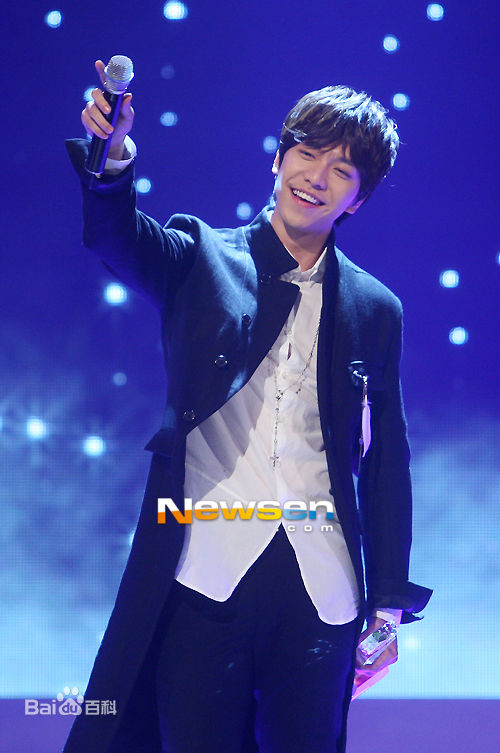 李昇基(Lee Seung Gi、イ·スンギ)公演现场生活照相册