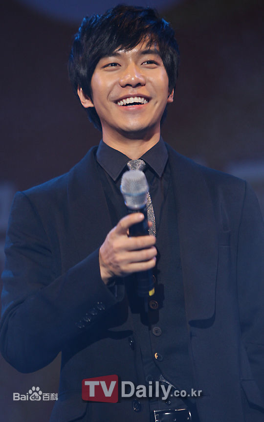 李昇基(Lee Seung Gi、イ·スンギ)公演现场生活照相册
