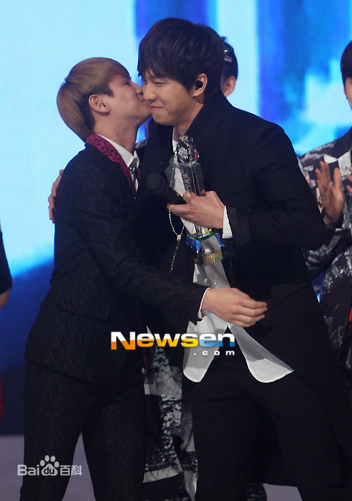 李昇基(Lee Seung Gi、イ·スンギ)公演现场生活照相册