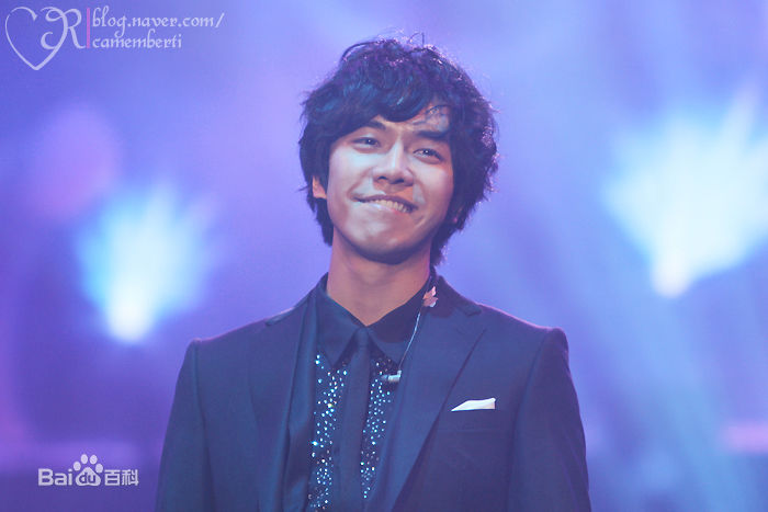 李昇基(Lee Seung Gi、イ·スンギ)公演现场生活照相册