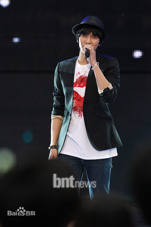 李昇基(Lee Seung Gi、イ·スンギ)公演现场生活照相册