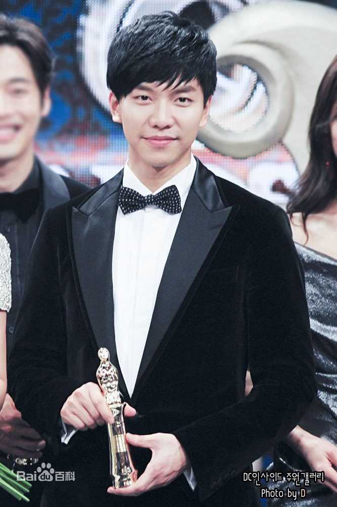 李昇基(Lee Seung Gi、イ·スンギ)获奖瞬间生活照