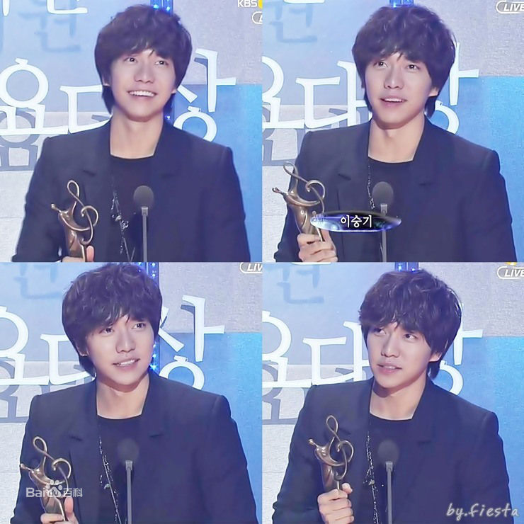 李昇基(Lee Seung Gi、イ·スンギ)获奖瞬间生活照