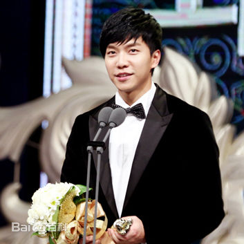 李昇基(Lee Seung Gi、イ·スンギ)获奖瞬间生活照