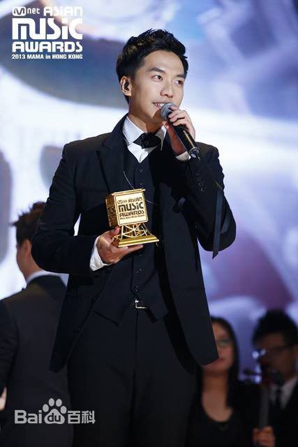 李昇基(Lee Seung Gi、イ·スンギ)获奖瞬间生活照