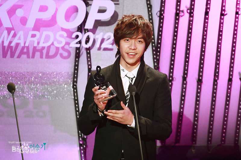 李昇基(Lee Seung Gi、イ·スンギ)获奖瞬间生活照