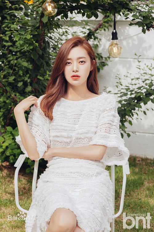 李令恩(Lee Young Eun)画报前后照片