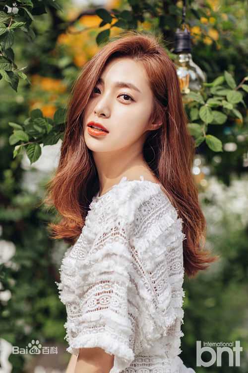 李令恩(Lee Young Eun)画报前后照片