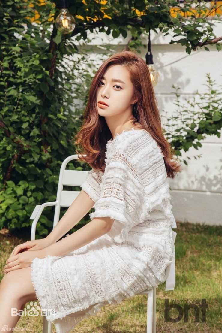 李令恩(Lee Young Eun)画报前后照片