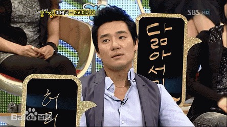 最新李泰坤( Lee Tae Gon)在《强心脏》动图册中的图集