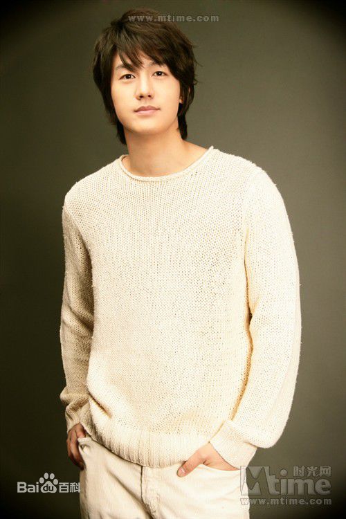 李己雨(Lee Ki Woo)美图前后照片