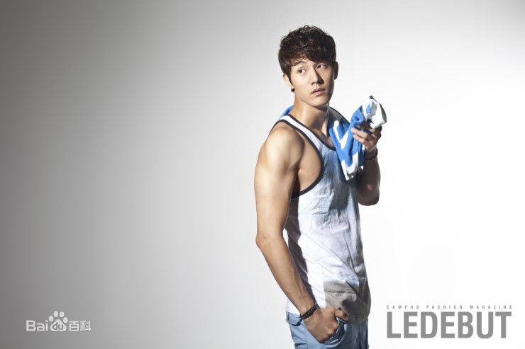 李己雨(Lee Ki Woo)美图前后照片