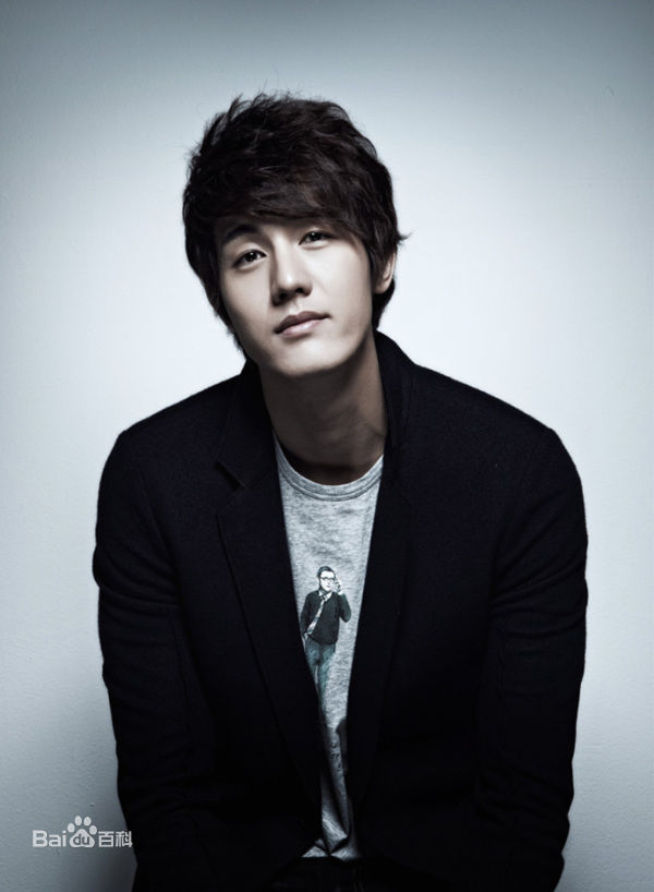 李己雨(Lee Ki Woo)美图前后照片