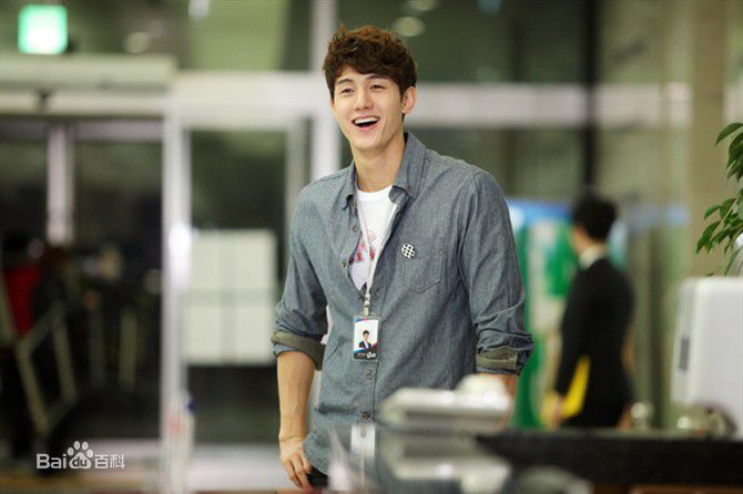 李己雨(Lee Ki Woo)美图前后照片