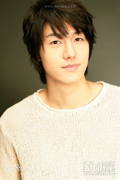 李己雨(Lee Ki Woo)美图前后照片