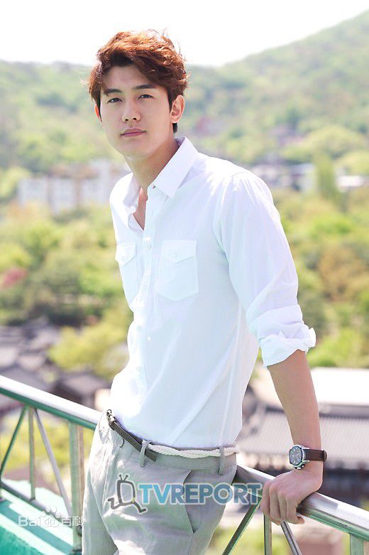 李己雨(Lee Ki Woo)美图前后照片