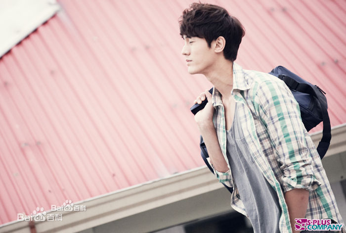 李己雨(Lee Ki Woo)MV壁纸壁纸