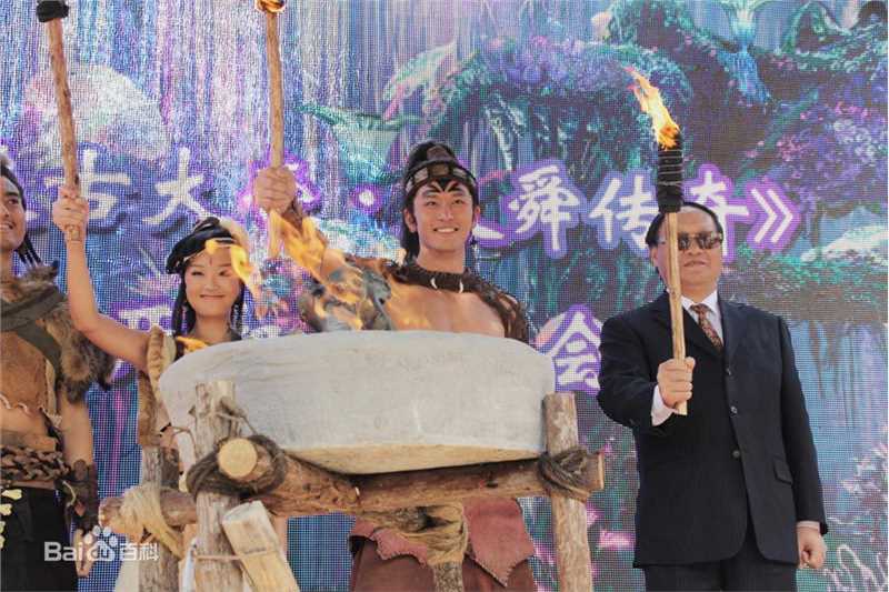 顾佑明(Youming Gu)在电影《远古大帝》发布会中的