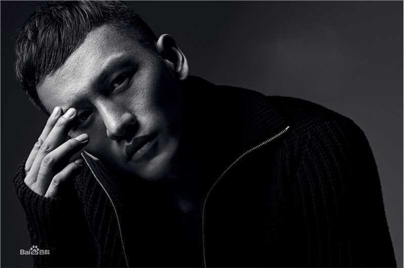 顾佑明(Youming Gu)最新《MEN’ FOLIO》杂志封面壁纸