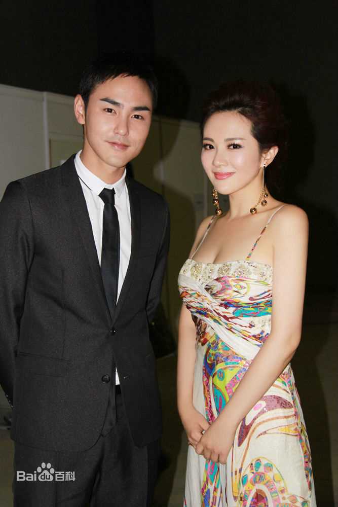 孟茜活动合照壁纸壁纸