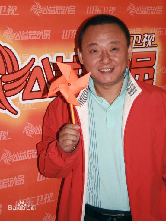 邵峰出席活动——前后照片