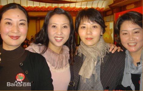 何英生活照壁纸壁纸