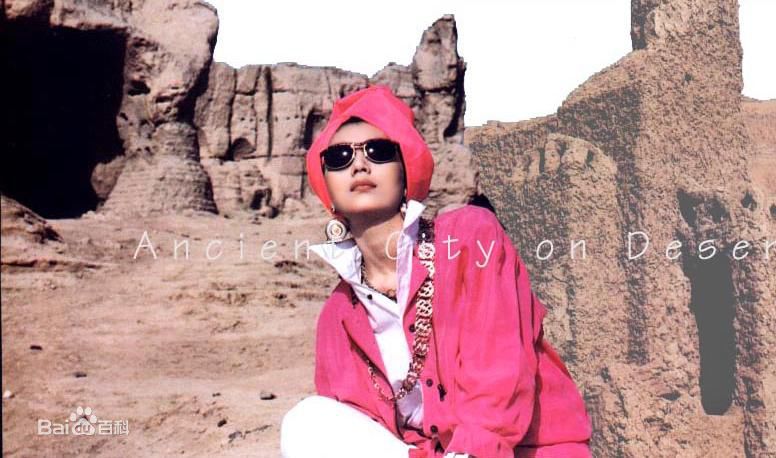 何英生活照壁纸壁纸