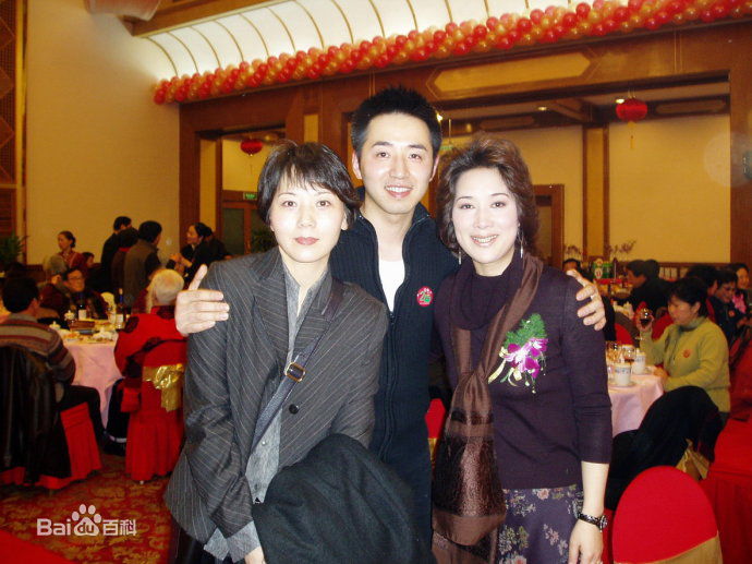 何英生活照壁纸壁纸