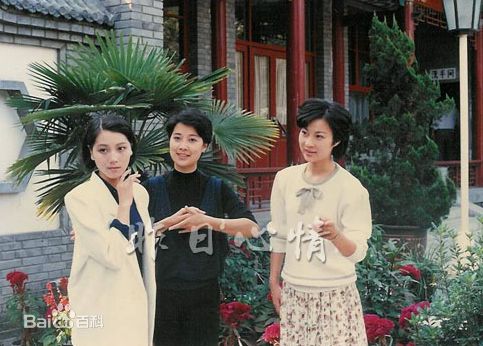 何英生活照壁纸壁纸