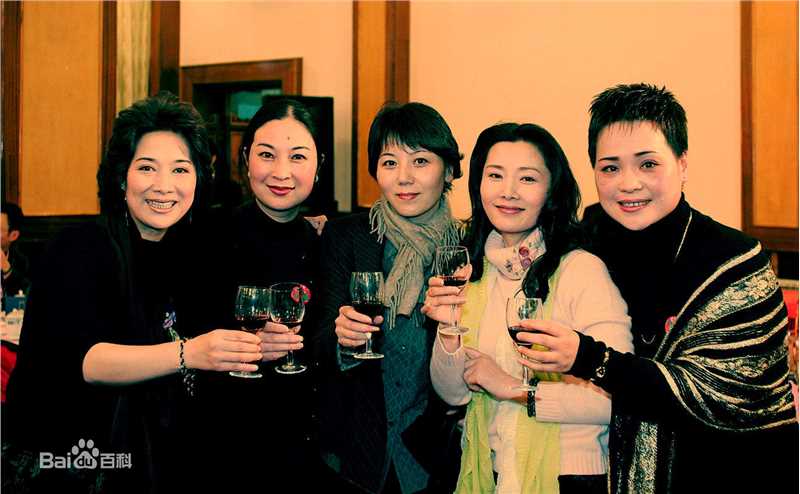 何英生活照壁纸壁纸