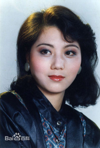 何英生活照壁纸壁纸