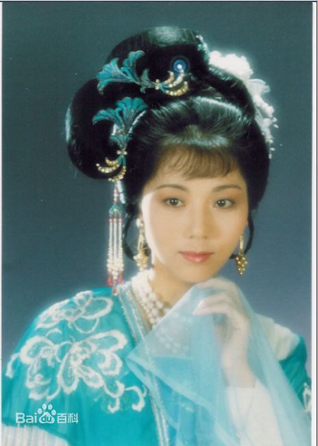 何英舞台化妆照素颜照相册