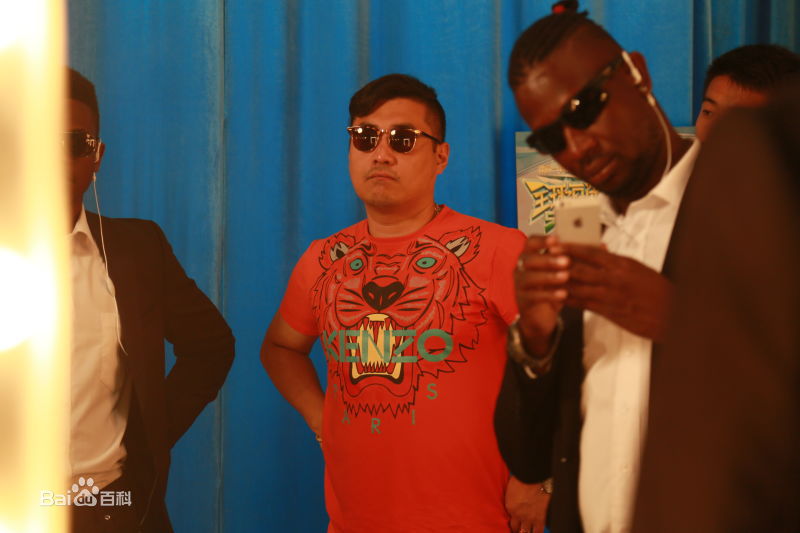 李伟导演前后照片