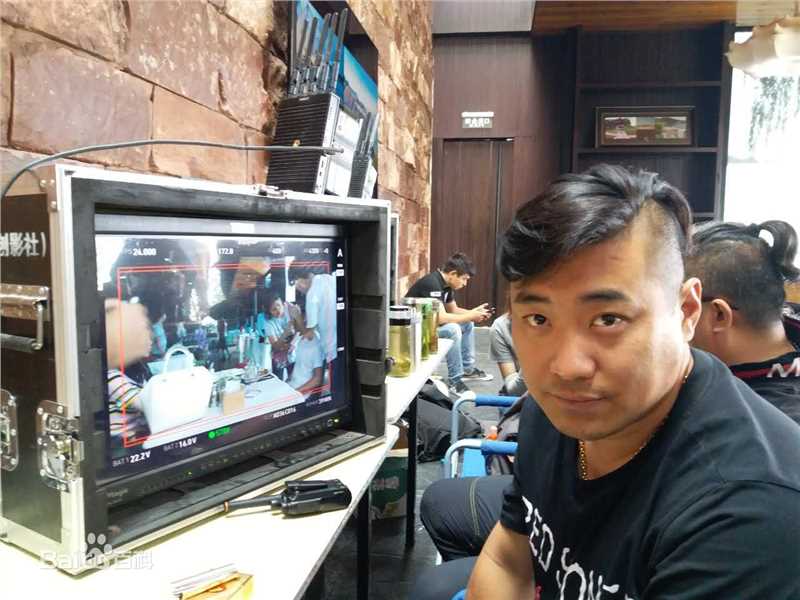 李伟导演前后照片