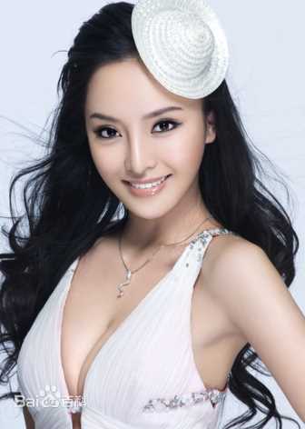 最优质卢思思生活照