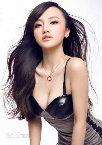 最优质卢思思生活照